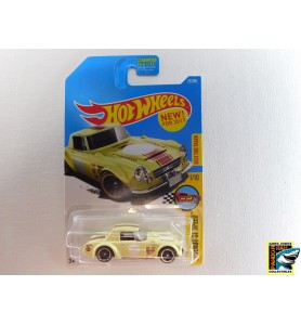 Hotwheels Fairlady 2000 Pastelgeel 1:65